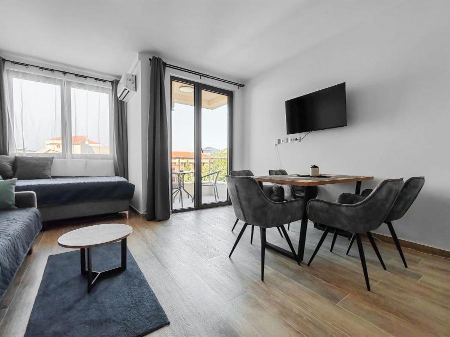 Apartman No1 Reos Apartment *